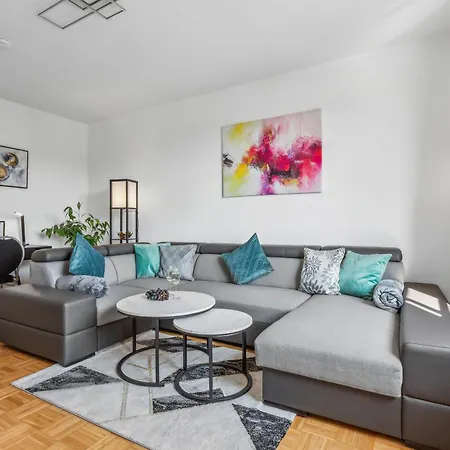 Modernes City-apartment Zentral Am Hasselbachplatz *