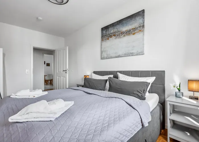 Modernes City-apartment Zentral Am Hasselbachplatz *