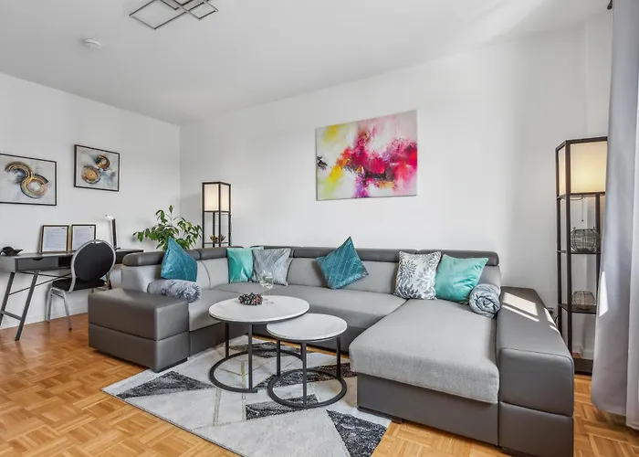 Modernes City-apartment Zentral Am Hasselbachplatz *